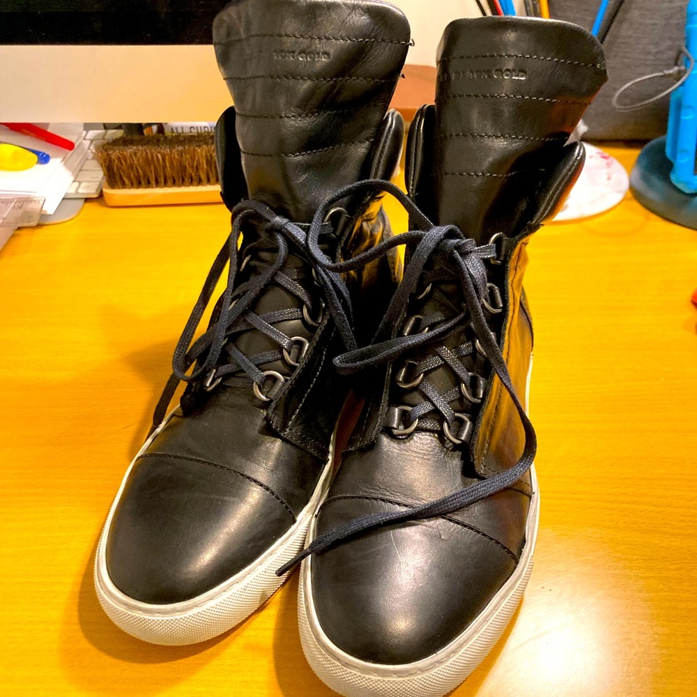 diesel black gold leather sneakers size 9US made in Italy.